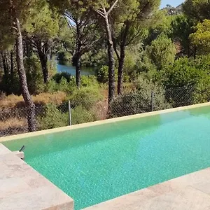 https://cabana-de-madera-junto-al-lago-las-jaras.es-andalucia.com
